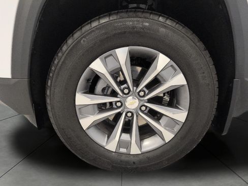 Used 2026 Chevrolet Equinox LT w/ Convenience Package II AWD/4WD image 3