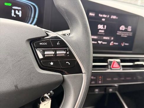 Used 2025 Kia Niro LX FWD image 19