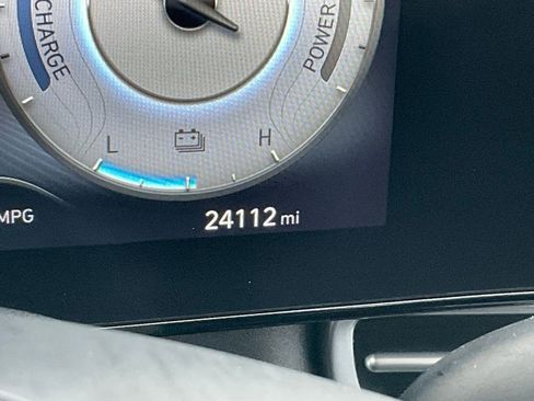 Used 2023 Hyundai Elantra Limited image 5