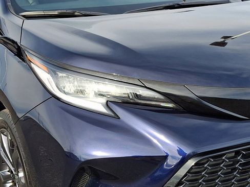 Used 2025 Toyota Sienna XSE image 9