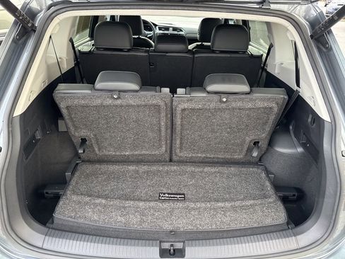 Used 2023 Volkswagen Tiguan SE image 11