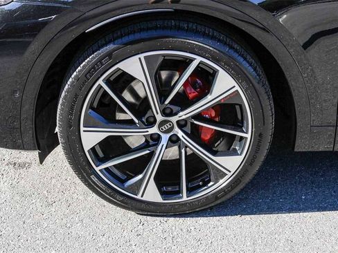 Used 2024 Audi SQ5 Prestige w/ Prestige Package image 9
