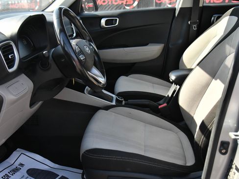 Used 2023 Hyundai Venue SEL w/ Cargo Package image 17