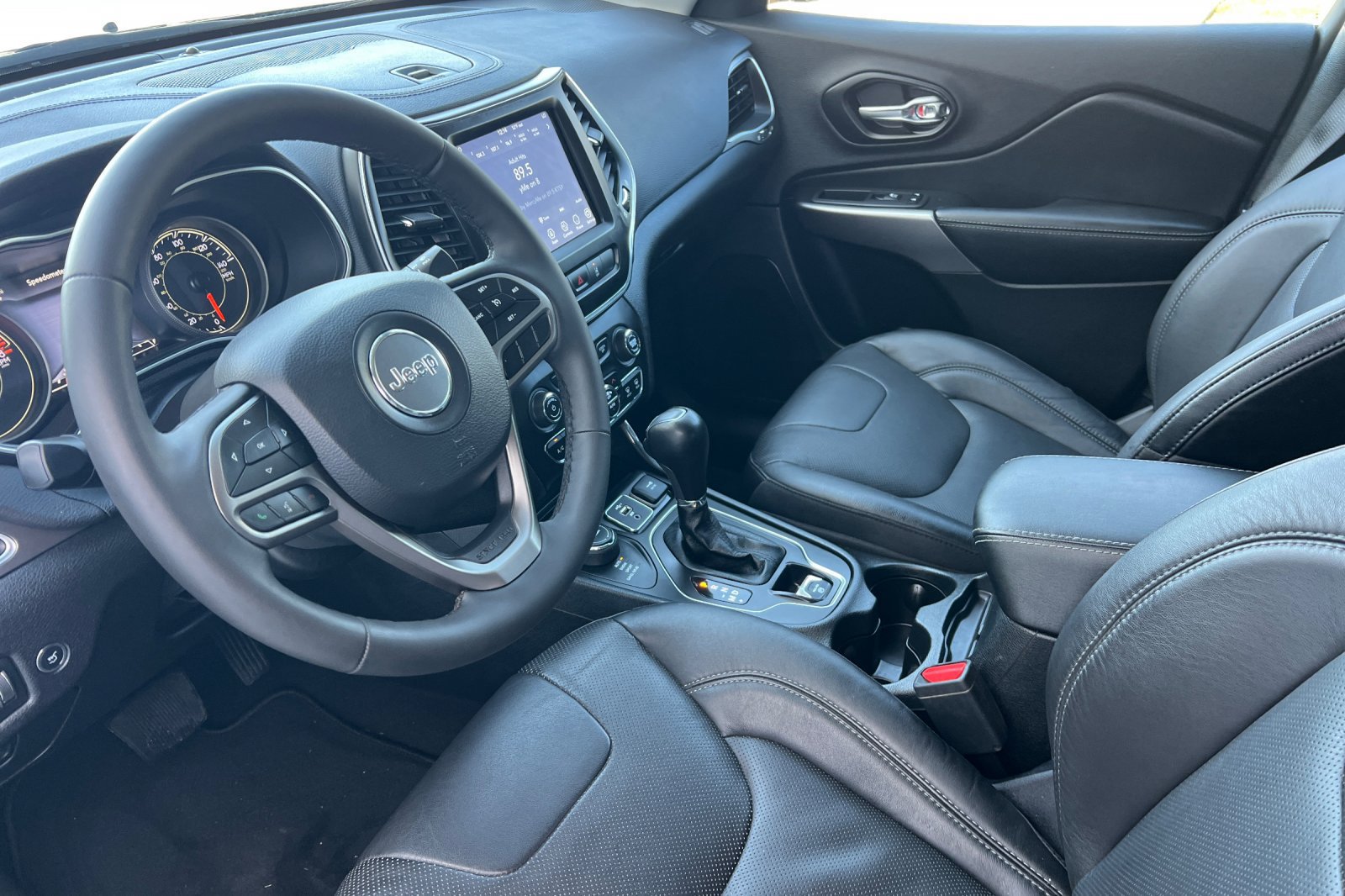 Used 2021 Jeep Cherokee Latitude Lux w/ Comfort/Convenience Group AWD/4WD image 7