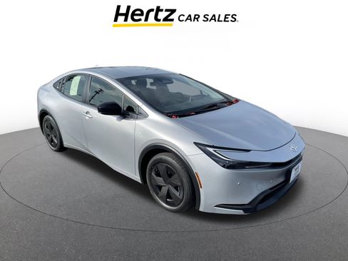 Used 2025 Toyota Prius LE image 1