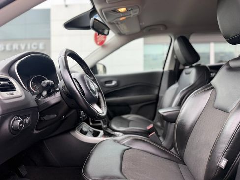 Used 2018 Jeep Compass Latitude AWD/4WD image 16