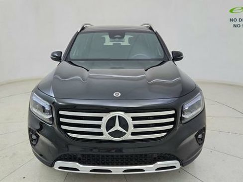 Used 2025 Mercedes-Benz GLB 250 4MATIC w/ Exclusive Package image 19