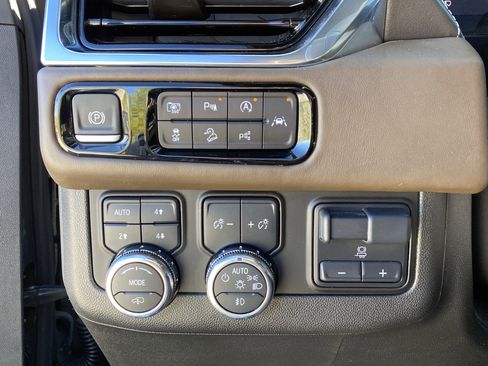 Used 2025 GMC Yukon Denali Ultimate image 29