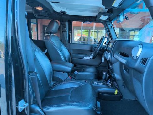 Used 2013 Jeep Wrangler Unlimited Rubicon w/ Connectivity Group image 12