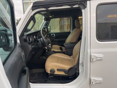 Used 2018 Jeep Wrangler Unlimited Sahara image 27