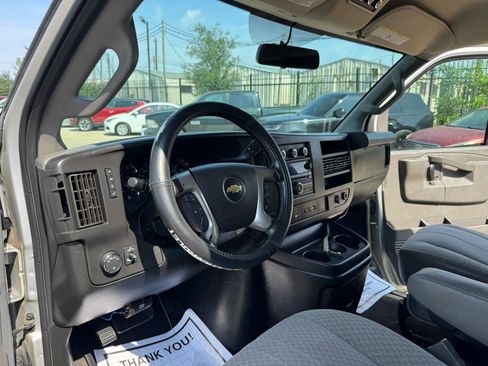 Used 2017 Chevrolet Express 3500 LT w/ LT Preferred Equipment Group RWD image 22