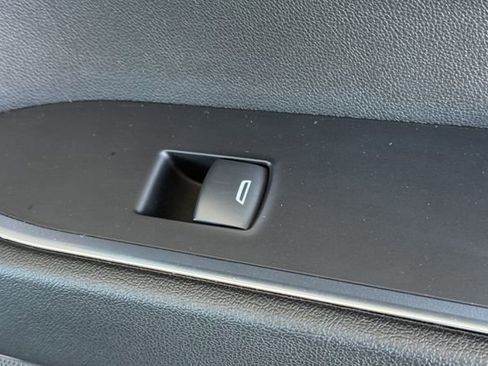 Used 2023 Chevrolet Silverado 1500 LT image 17