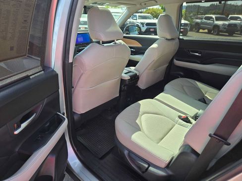 Used 2024 Toyota Grand Highlander AWD Hybrid image 16