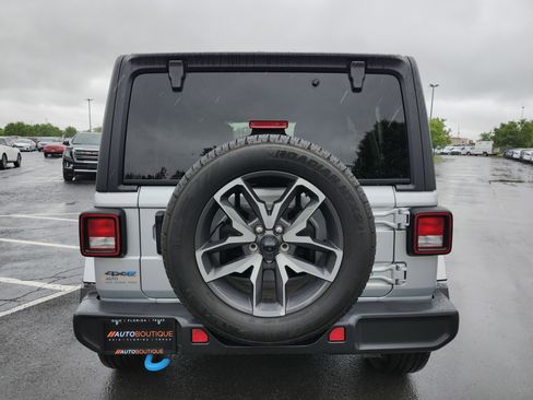 Used 2024 Jeep Wrangler Unlimited w/ Convenience Group AWD/4WD image 17