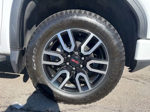 Used 2024 GMC Sierra 1500 AT4 w/ Technology Package image 17
