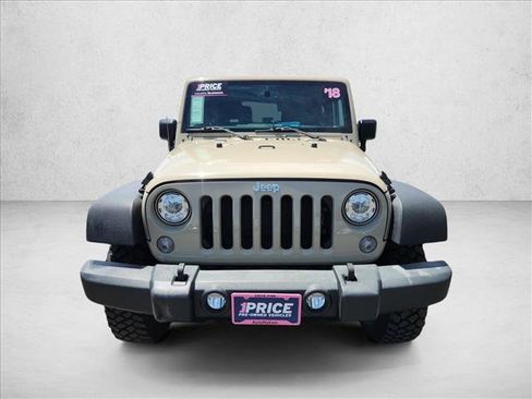 Used 2018 Jeep Wrangler Rubicon w/ Power Convenience Group AWD/4WD image 8