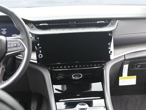 New 2026 Jeep Grand Cherokee Altitude image 25