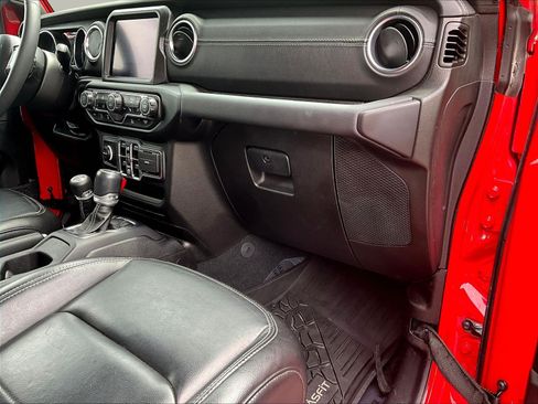 Used 2023 Jeep Gladiator Overland w/ Cold Weather Group AWD/4WD image 27