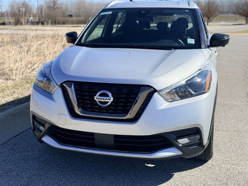Used 2020 Nissan Kicks SR image 9
