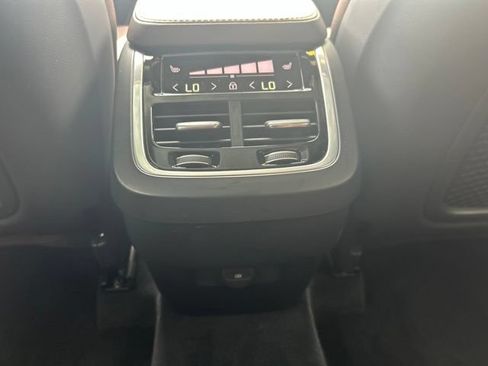 Certified 2024 Volvo XC90 B6 Plus w/ Protection Package Premier AWD/4WD image 16
