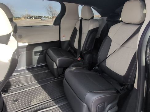 Used 2026 Toyota Sienna Limited image 24