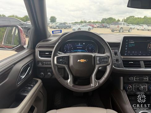Used 2023 Chevrolet Suburban LT RWD image 15