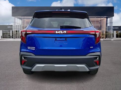 Used 2024 Kia Seltos LX AWD/4WD image 5