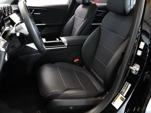 Used 2025 Mercedes-Benz C 300 4MATIC Sedan image 17