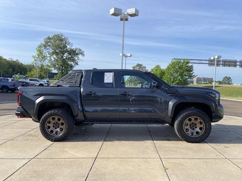 Used 2025 Toyota Tacoma 4x4 Double Cab Hybrid image 13