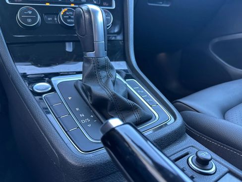 Used 2017 Volkswagen Golf SEL image 18