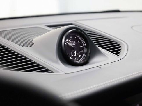 Certified 2025 Porsche Macan GTS image 18