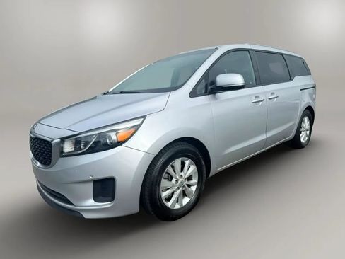 Used 2017 Kia Sedona LX w/ LX Essentials Premium Package FWD image 6