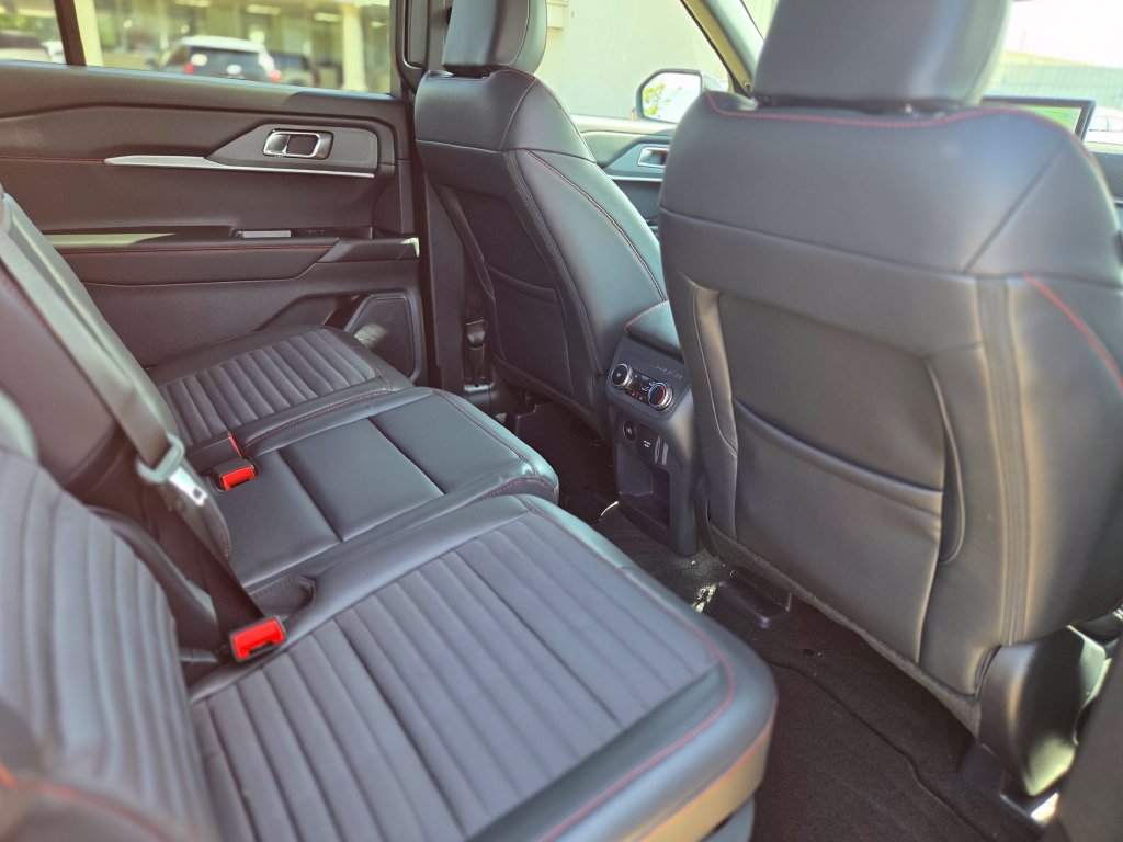 Used 2026 Ford Explorer ST-Line w/ Premium Package RWD image 11