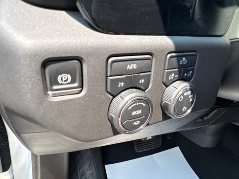Certified 2025 Chevrolet Silverado 1500 LT AWD/4WD image 18