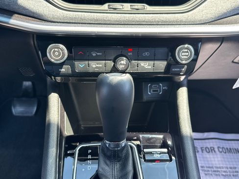 Used 2025 Jeep Compass Latitude AWD/4WD image 12