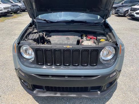 Used 2018 Jeep Renegade Altitude w/ UConnect 8.4 Nav Group AWD/4WD image 25