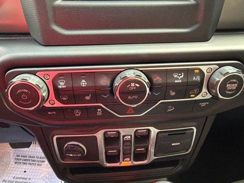 Used 2018 Jeep Wrangler Unlimited Sport S AWD/4WD image 13