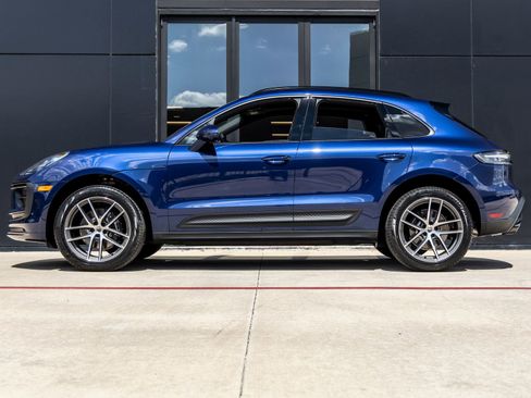 Certified 2026 Porsche Macan AWD/4WD image 2
