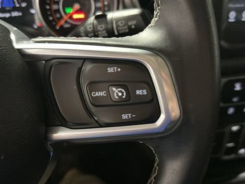 Used 2018 Jeep Wrangler Unlimited Sahara AWD/4WD image 12