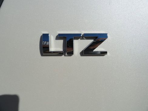 Used 2013 Chevrolet Suburban LTZ image 32