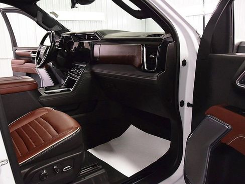 Used 2025 GMC Sierra 2500 Denali Ultimate w/ Snow Plow Prep/Camper Package image 32