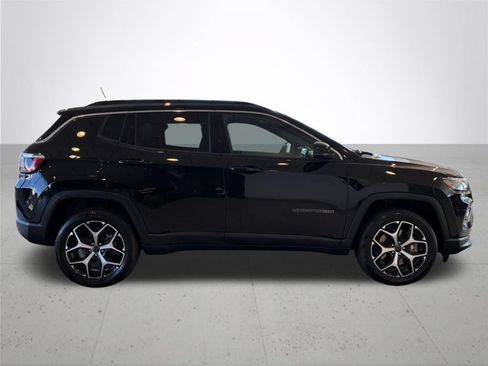 Used 2025 Jeep Compass Limited AWD/4WD image 6