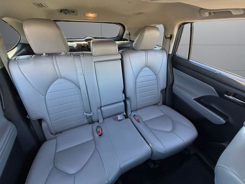 Used 2022 Toyota Highlander XLE image 20