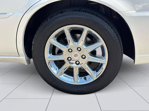 Used 2011 Cadillac DTS Luxury FWD image 32