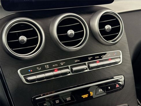 Used 2021 Mercedes-Benz GLC 300 image 25