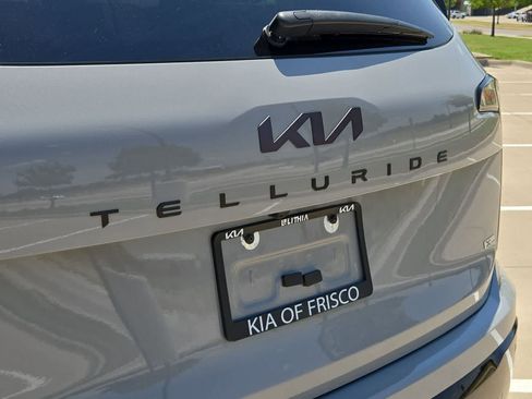 Used 2025 Kia Telluride AWD image 11