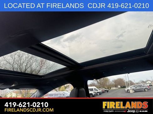 Used 2024 Chrysler Pacifica Limited w/ S Appearance Package FWD image 8