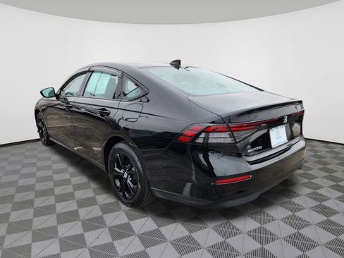 Certified 2025 Honda Accord SE image 3