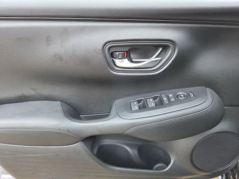 Used 2025 Honda HR-V LX image 17