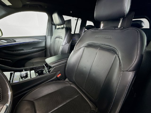 Used 2023 Jeep Grand Cherokee Overland w/ Rear Seat Video Group I AWD/4WD image 20